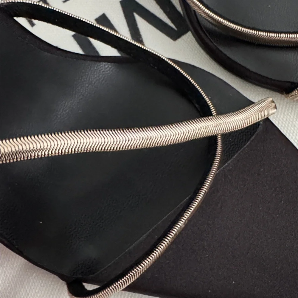 FEMME LA The Russo Slipper in Black/Gold - Picture 6 of 12